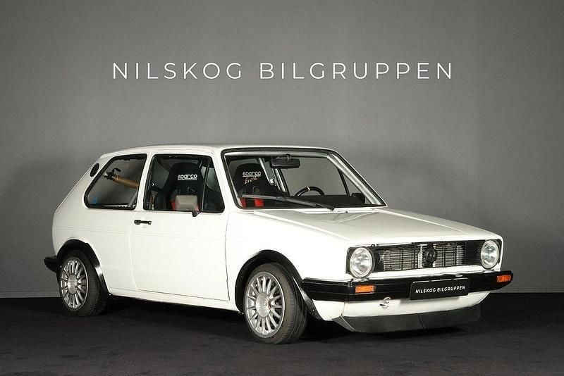 Mörkblå Begagnad 1982 VW Golf I GTI Halvkombi | 149 900 kr - Bild 1/4