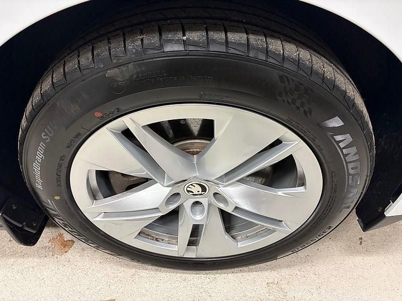 Begagnad Skoda Enyaq iV 194 kW (265 HK) 2023 Vit SUV