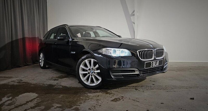 Svart Begagnad 2015 BMW 530 M Sport Kombi | 179 000 kr (Superpris) - Bild 1/4
