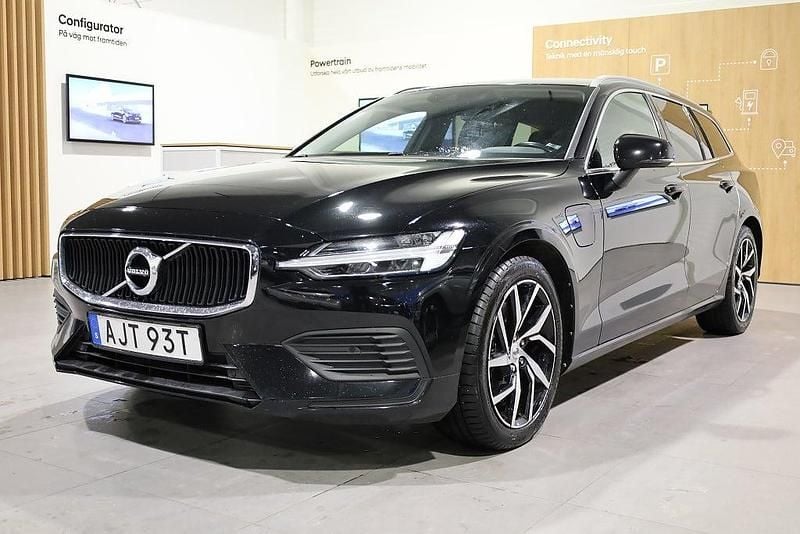 Svart Begagnad 2020 Volvo V60 Momentum Kombi | 264 900 kr (Superpris) - Bild 1/3