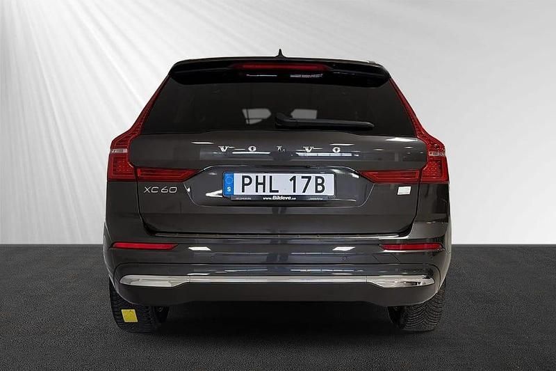 Begagnad Volvo XC60 Core 355 HK (261 kW) 2023 Grå SUV