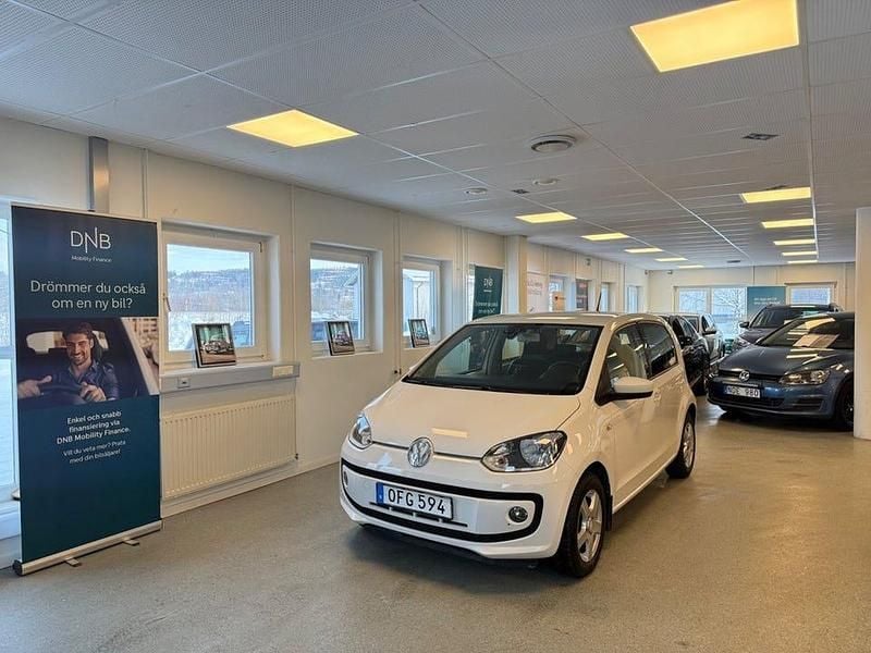 Vit Begagnad 2016 VW up! high up! Halvkombi | 64 900 kr (Marknadspris) - Bild 1/4