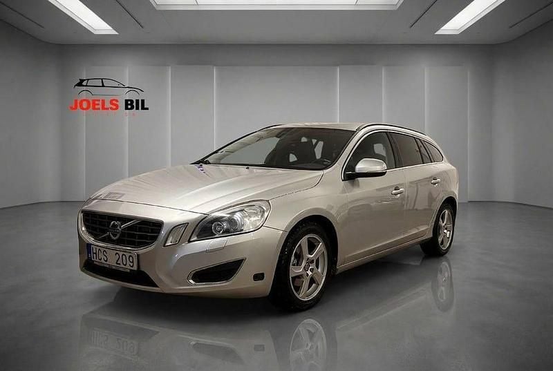 Begagnad Volvo V60 Momentum 116 HK (85 kW) 2012 Grå Kombi