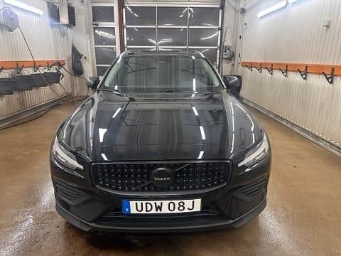 Begagnad Volvo V60 CC 197 HK (144 kW) 2023 Svart färg Kombi
