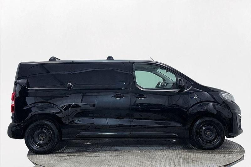 Svart Begagnad 2023 Peugeot e-Expert Van | 319 900 kr (Superpris) - Bild 1/3