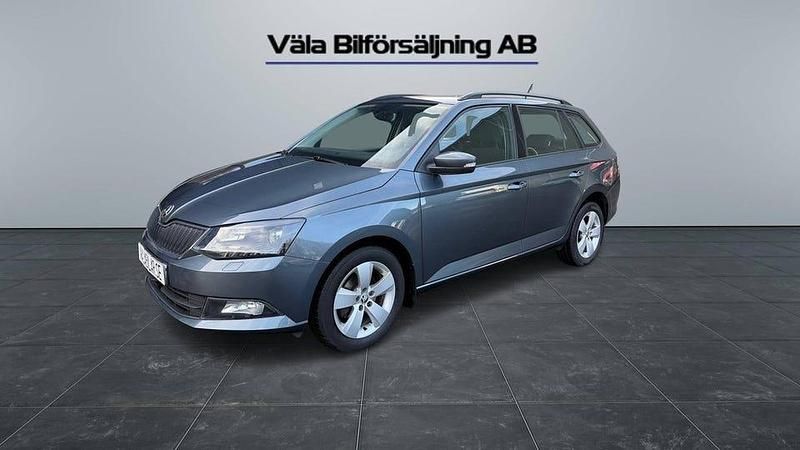 Mörkgrå (grå) Begagnad 2017 Skoda Fabia Style Kombi | 99 900 kr (Marknadspris) - Bild 1/4