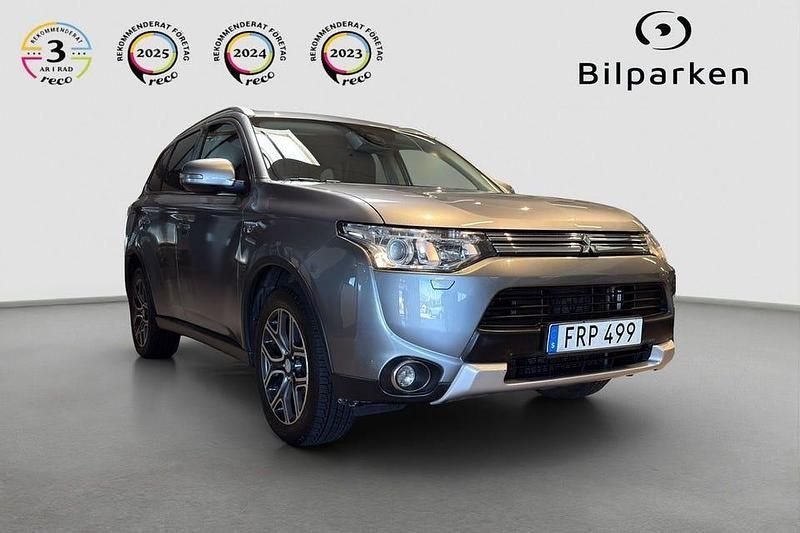 Silver Begagnad 2015 Mitsubishi Outlander SUV | 159 990 kr - Bild 1/4