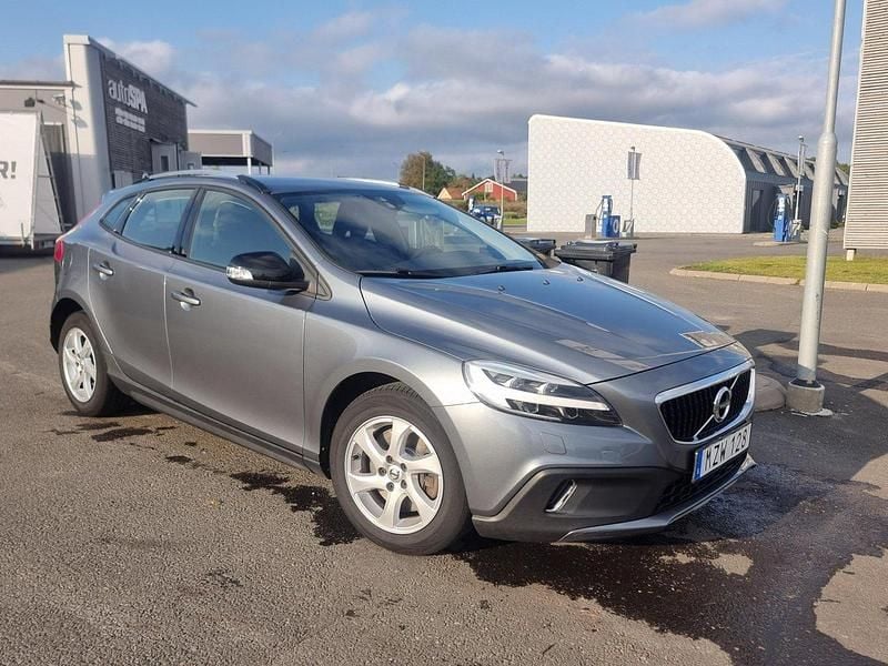 Grå Begagnad 2019 Volvo V40 CC Kinetic Kombi | 180 000 kr (Bra pris) - Bild 1/4