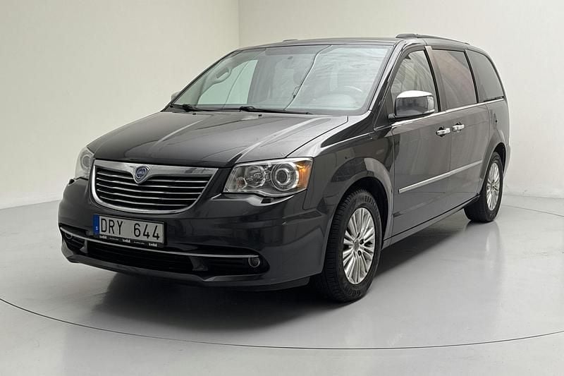 Mörkgrå Begagnad 2012 Lancia Voyager Minibuss | 79 000 kr - Bild 1/4