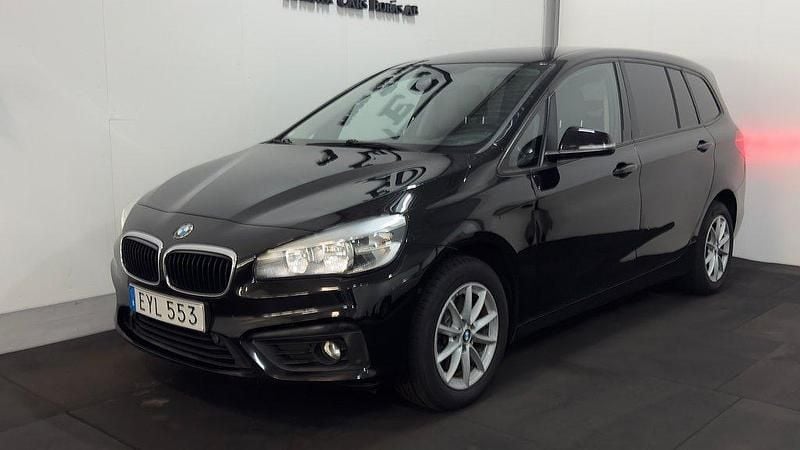 Svart Begagnad 2016 BMW 218 Gran Tourer Minibuss | 109 900 kr (Marknadspris) - Bild 1/4