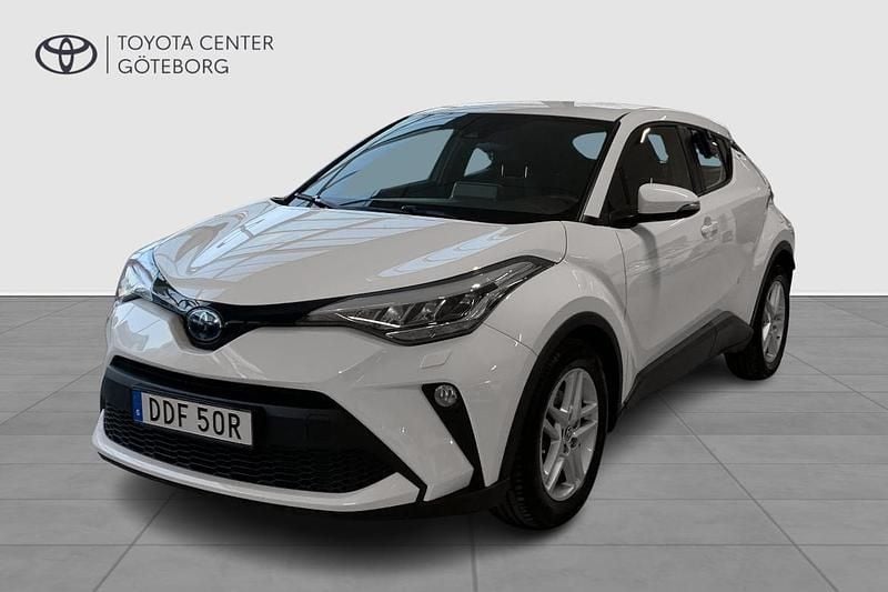 Vit Begagnad 2022 Toyota C-HR Active SUV | 249 900 kr (Bra pris) - Bild 1/2