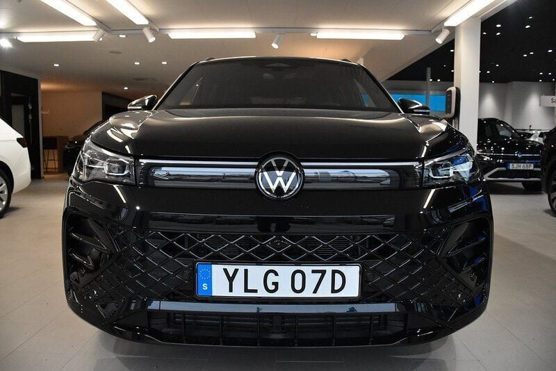 Begagnad VW Tiguan R-line Edition 194 HK (142 kW) 2025 Svart SUV
