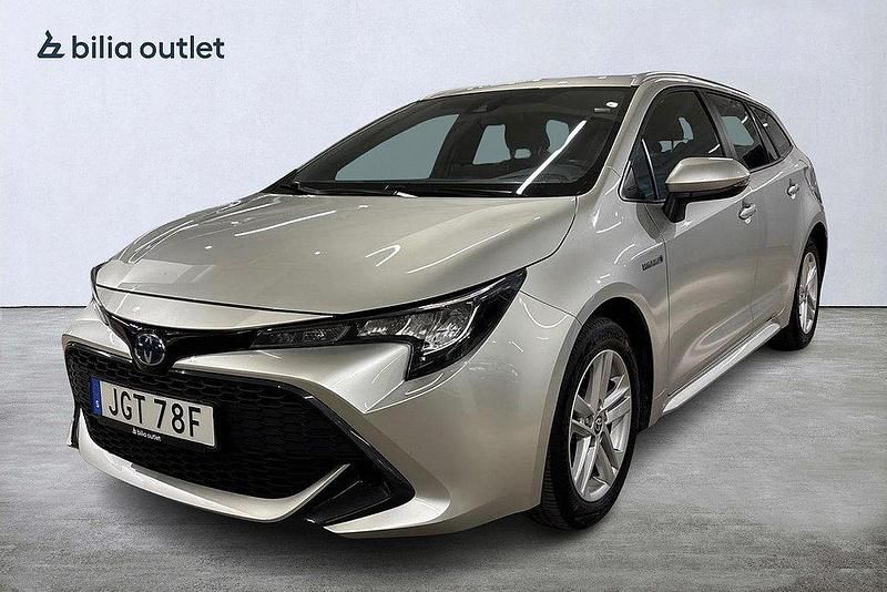 Silver Begagnad 2021 Toyota Corolla Active Kombi | 249 900 kr (Marknadspris) - Bild 1/4