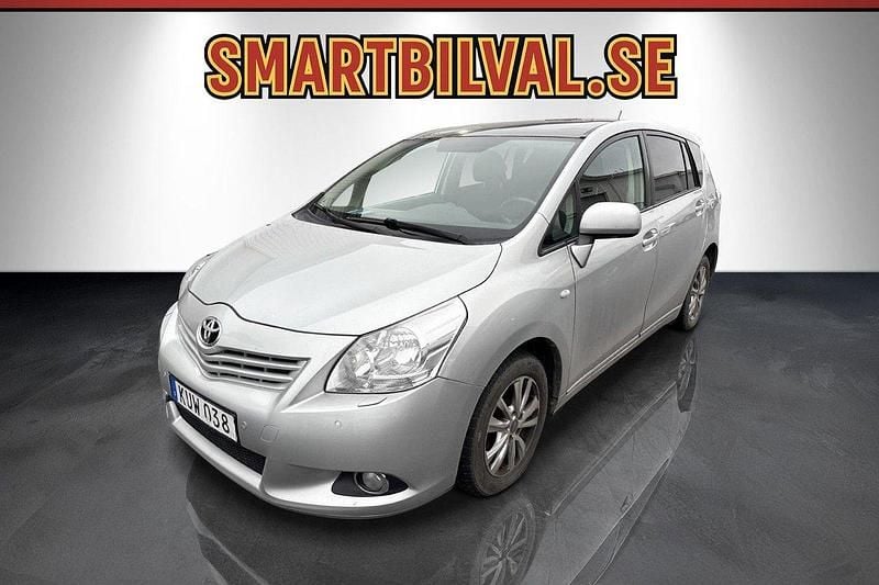 Silver Begagnad 2010 Toyota Verso Minibuss | 49 900 kr (Bra pris) - Bild 1/4