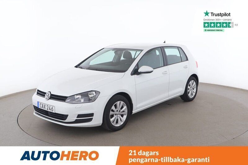 Vit Begagnad 2016 VW Golf VII Halvkombi | 126 000 kr (Marknadspris) - Bild 1/4
