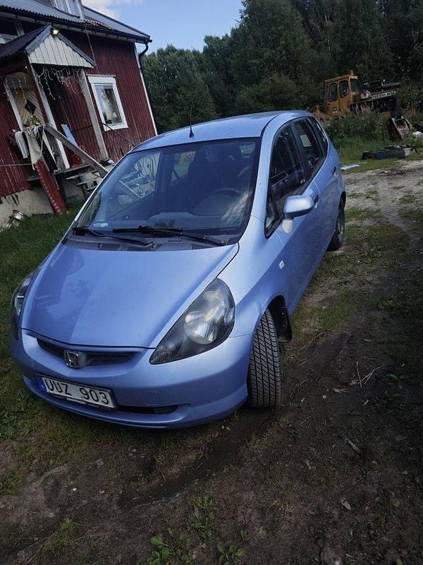 Blå Begagnad 2004 Honda Jazz Halvkombi | 16 000 kr (Marknadspris) - Bild 1/2