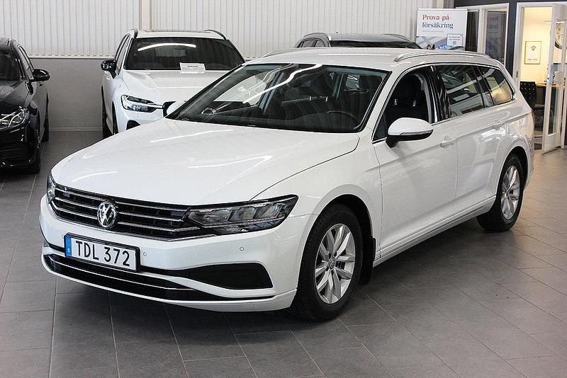 Vit Begagnad 2020 VW Passat Kombi | 196 500 kr (Marknadspris) - Bild 1/4