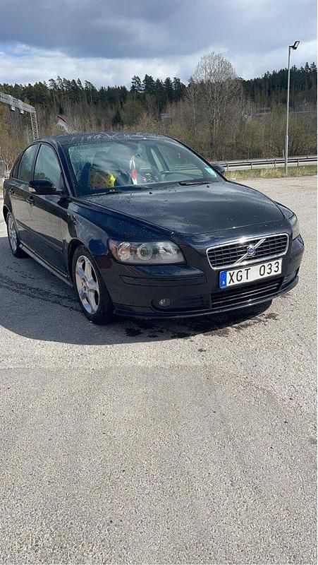 Svart Begagnad 2006 Volvo S40 Kinetic Sedan | 27 000 kr (Lite dyr) - Bild 1/4