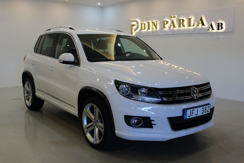 Vit Begagnad 2014 VW Tiguan Sport SUV | 124 900 kr (Marknadspris) - Bild 1/4