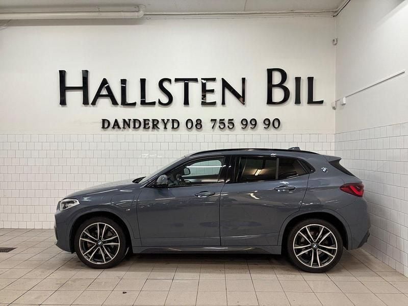 Mörkgrå (storm bay metallic) Begagnad 2020 BMW X2 M Sport SUV | 299 000 kr (Bra pris) - Bild 1/4