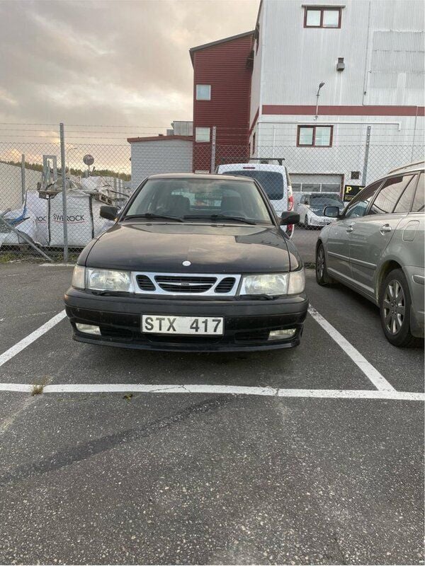 Svart Begagnad 2002 Saab 9-3 Halvkombi | 6 500 kr (Bra pris) - Bild 1/3