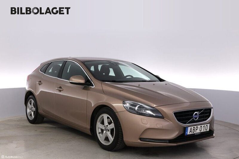 Brun Begagnad 2014 Volvo V40 Momentum Kombi | 149 500 kr (Lite dyr) - Bild 1/4