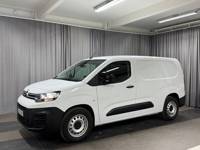 Vit Begagnad 2023 Citroën e-Berlingo Minibuss | 289 800 kr (Superpris) - Bild 1/4