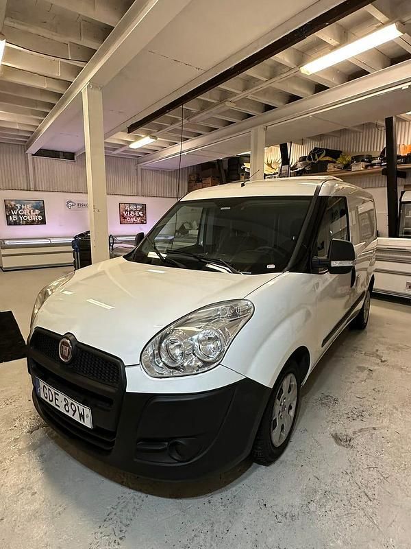Begagnad Fiat Doblò 90 HK (66 kW) 2014 Vit Minibuss
