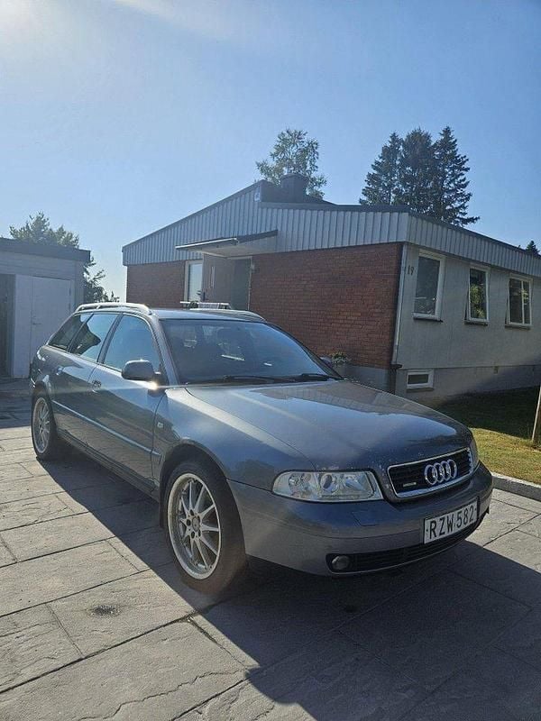 Grå Begagnad 2001 Audi A4 Kombi | 16 000 kr (Marknadspris) - Bild 1/4