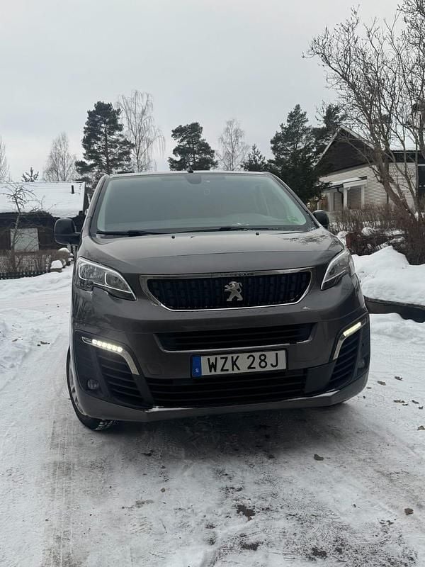Begagnad Peugeot e-Expert 100 kW (136 HK) 2022 Grå metallic Van