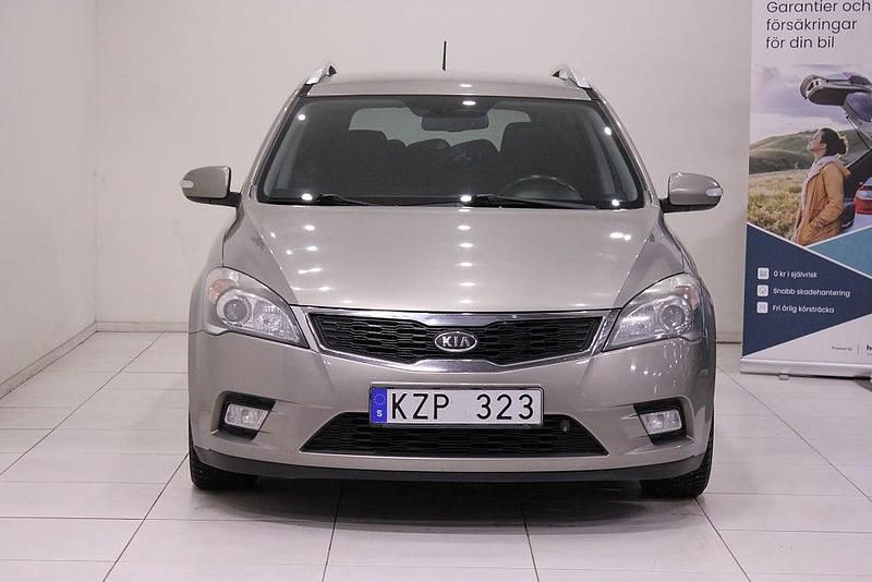 Begagnad Kia Ceed Sportswagon EX 128 HK (94 kW) 2010 Silver Kombi