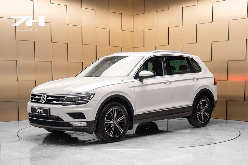 Vit Begagnad 2016 VW Tiguan GT SUV | 228 900 kr (Marknadspris) - Bild 1/4