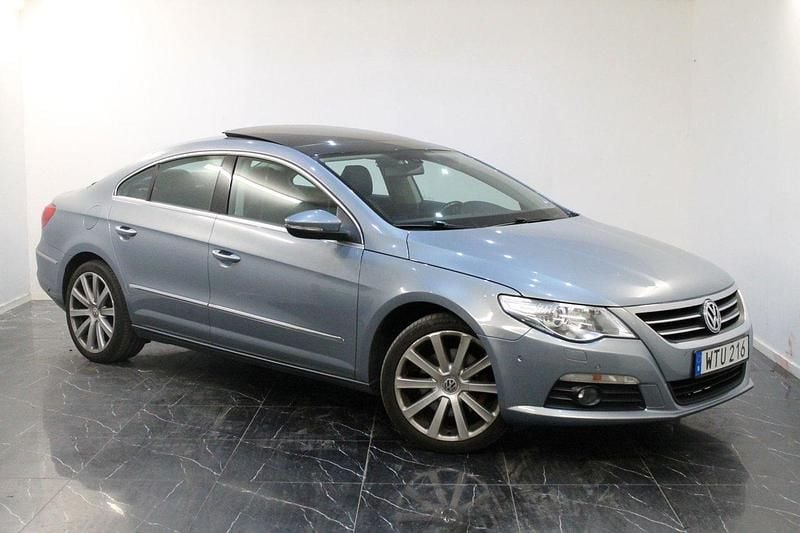 Mörkgrå Begagnad 2010 VW CC Sedan | 109 900 kr (Lite dyr) - Bild 1/4