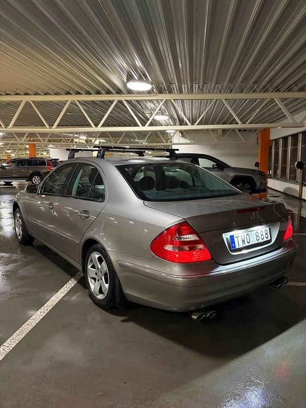 Begagnad Mercedes E200 163 HK (119 kW) 2003