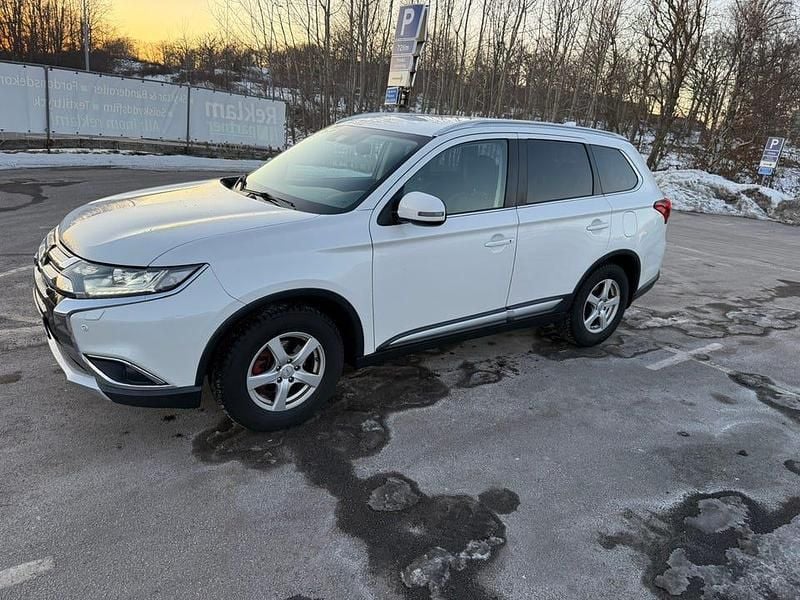 Begagnad Mitsubishi Outlander 150 HK (110 kW) 2017 SUV