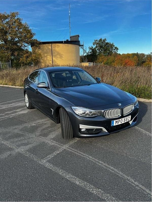 Grå Begagnad 2015 BMW 320 Gran Turismo Halvkombi | 133 000 kr (Bra pris) - Bild 1/4