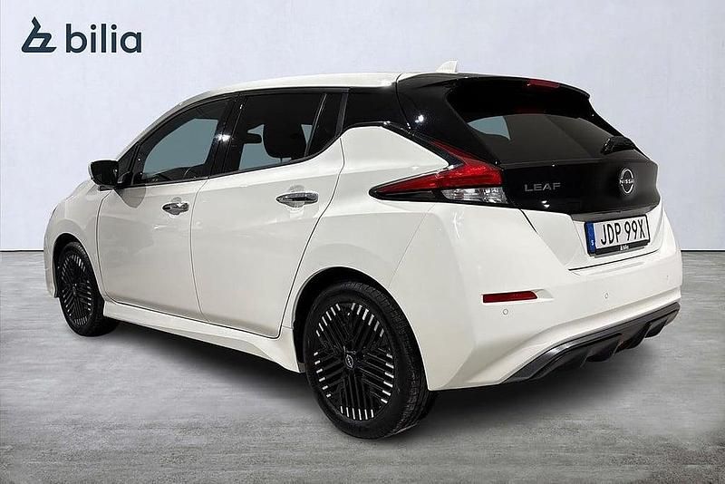 Begagnad Nissan Leaf 360º 111 kW (151 HK) 2023 Vit Halvkombi