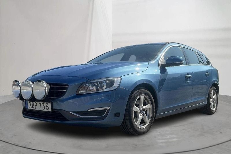 Blå Begagnad 2015 Volvo V60 Momentum Kombi | 96 000 kr - Bild 1/4