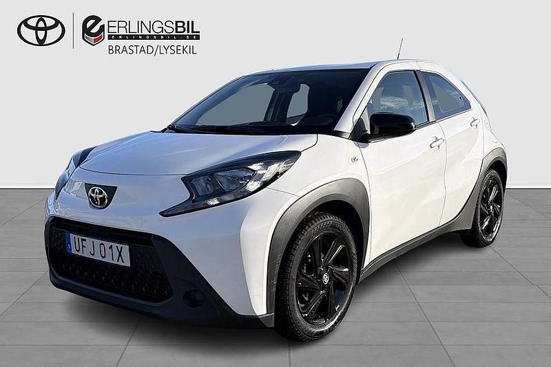 Begagnad Toyota Aygo X Play 72 HK (52 kW) 2023 Vit SUV