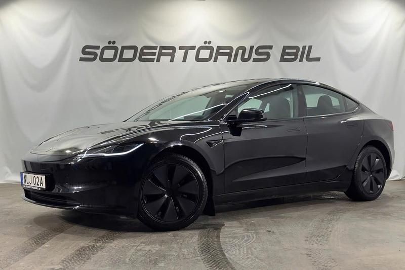 Svart Begagnad 2024 Tesla Model 3 Standard Range Sedan | 398 900 kr (Dyr) - Bild 1/4