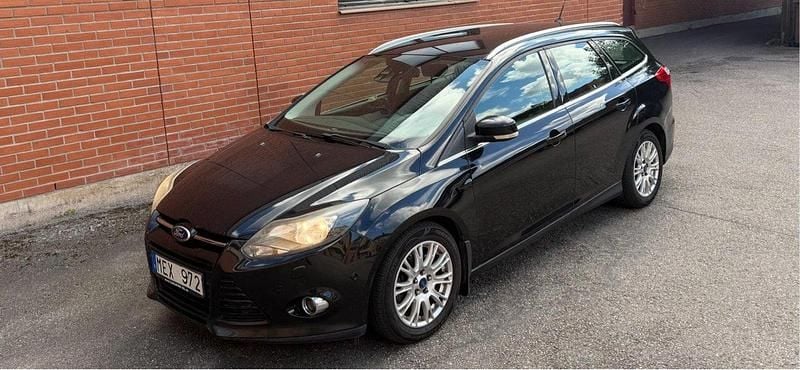 Svart Begagnad 2012 Ford Focus Titanium Kombi | 38 900 kr (Bra pris) - Bild 1/4
