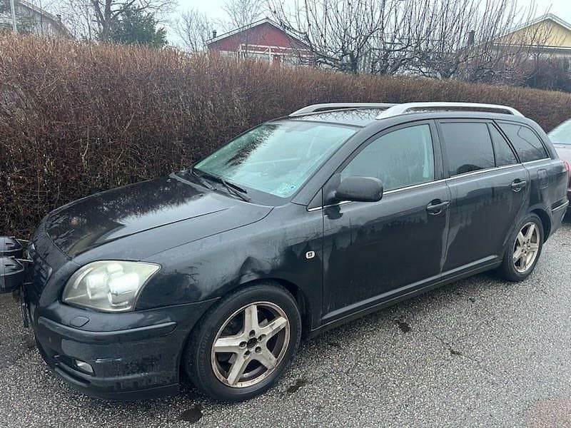 Begagnad 2003 Toyota Avensis Kombi | 9 000 kr (Marknadspris) - Bild 1/4