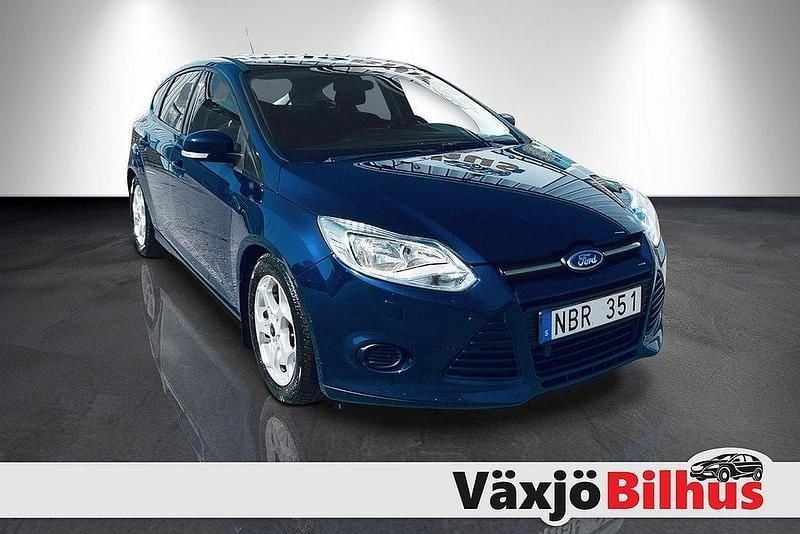 Blå Begagnad 2012 Ford Focus Trend Halvkombi | 69 900 kr (Lite dyr) - Bild 1/4
