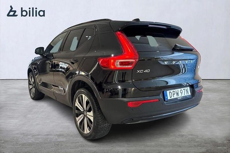 Begagnad Volvo XC40 Core 185 kW (252 HK) 2023 Svart SUV