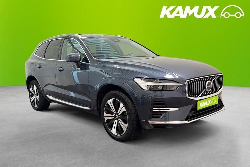 Blå Begagnad 2023 Volvo XC60 Plus SUV | 399 800 kr (Marknadspris) - Bild 1/4