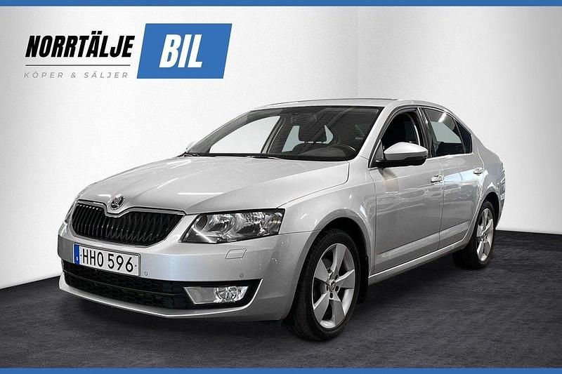 Silver Begagnad 2014 Skoda Octavia Elegance Halvkombi | 129 900 kr (Marknadspris) - Bild 1/4