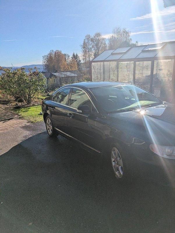 Svart Begagnad 2008 Volvo S80 Sedan | 29 000 kr (Marknadspris) - Bild 1/4