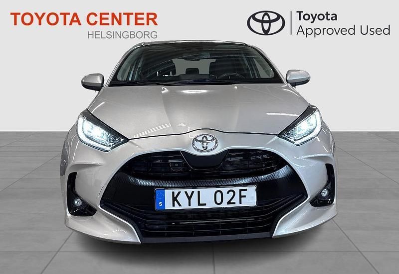 Begagnad Toyota Yaris Active 126 HK (92 kW) 2020 Silver Halvkombi