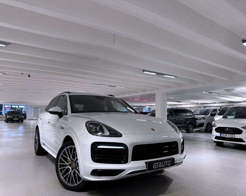 Vit Begagnad 2022 Porsche Cayenne Platinum Edition SUV | 929 900 kr (Lite dyr) - Bild 1/3