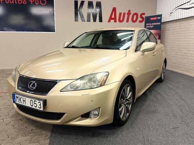 Ljusbrun Begagnad 2006 Lexus IS250 Sedan | 59 900 kr (Marknadspris) - Bild 1/4